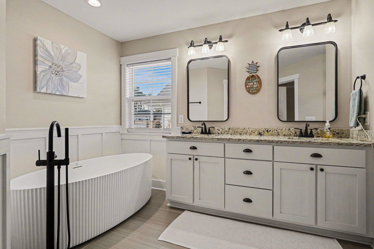 141 Penn Circle Photo 25