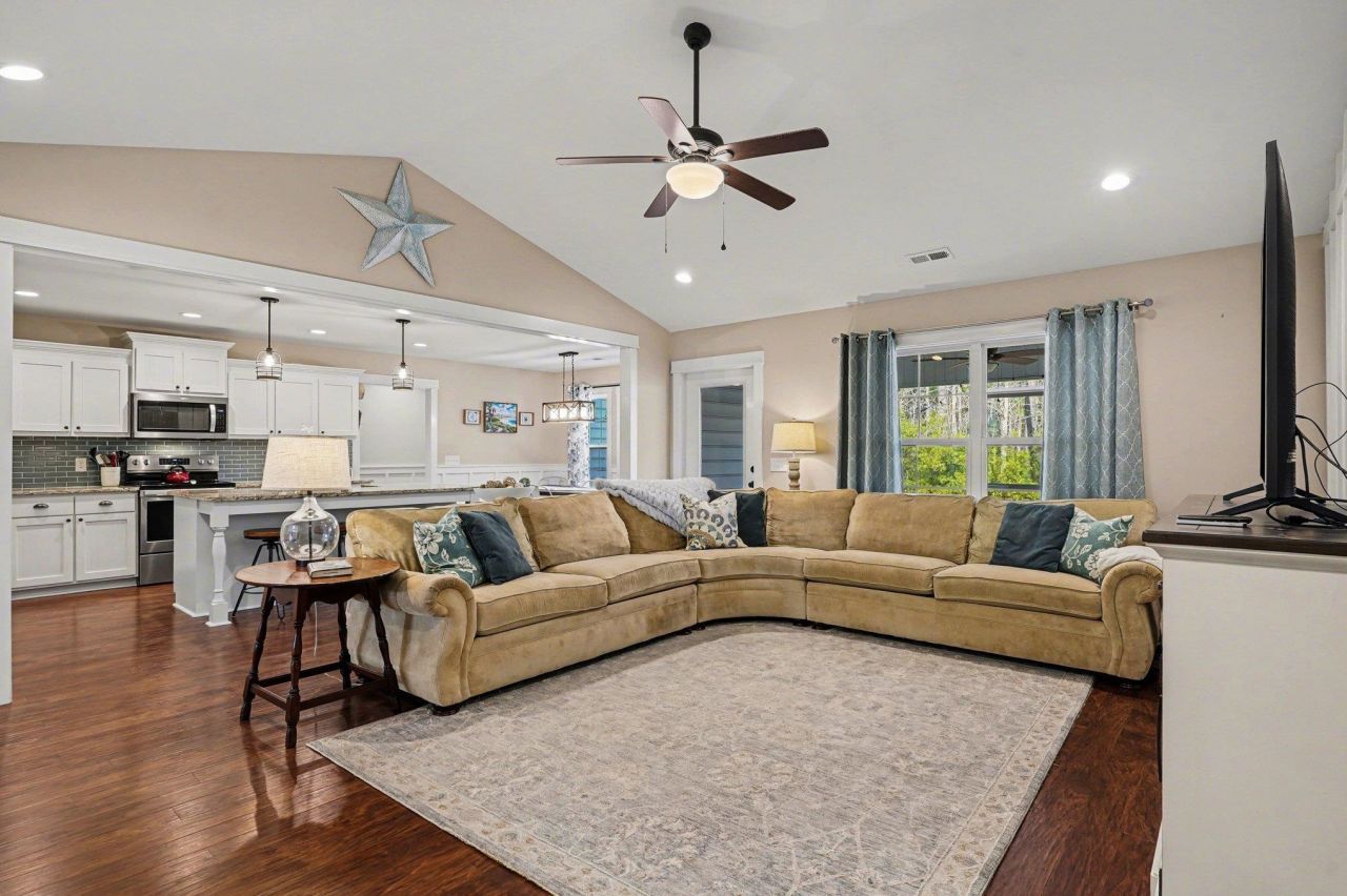 141 Penn Circle Photo 9