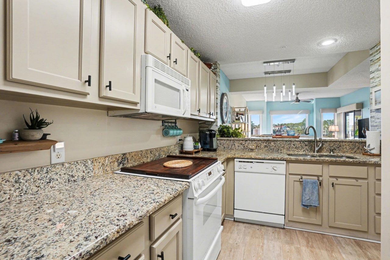 1401 Lighthouse Dr. Photo 6