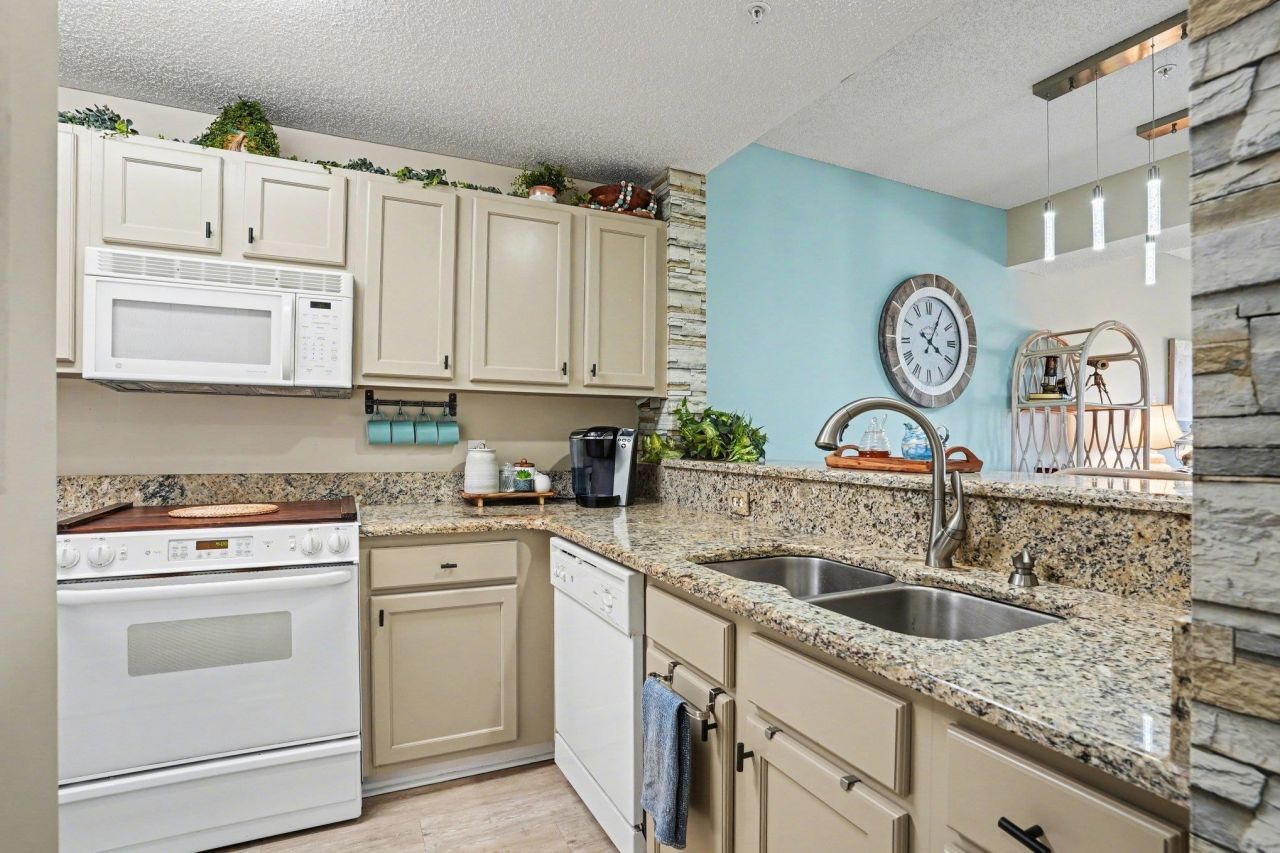 1401 Lighthouse Dr. Photo 7