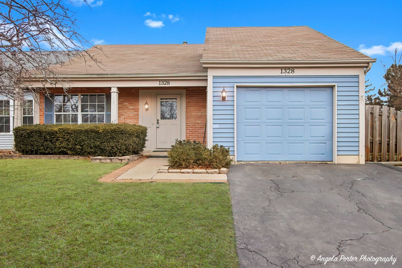 1328 Spalding Drive, Mundelein, IL 60060 Main Photo