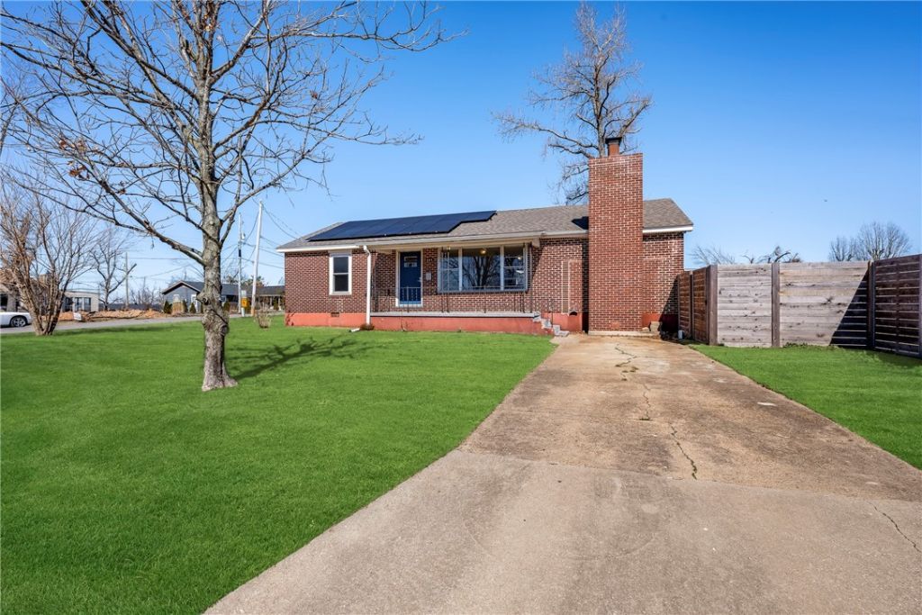 805 W Norwood Street, Rogers, AR 72756 Main Photo