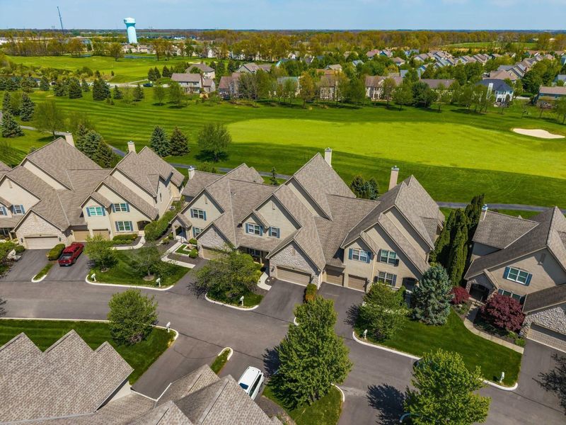 8033 Hillingdon Drive, Powell, OH 43065 Photo 3