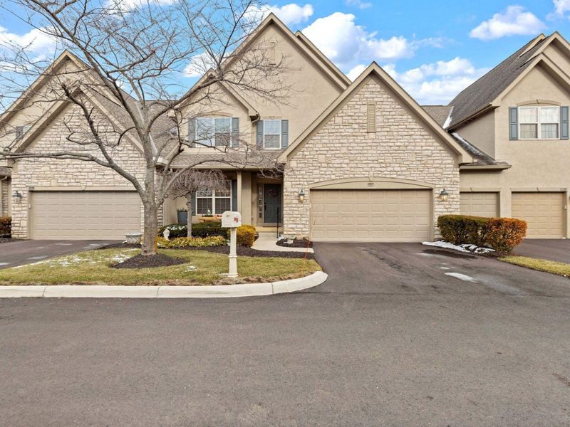 8033 Hillingdon Drive, Powell, OH 43065 Photo 4