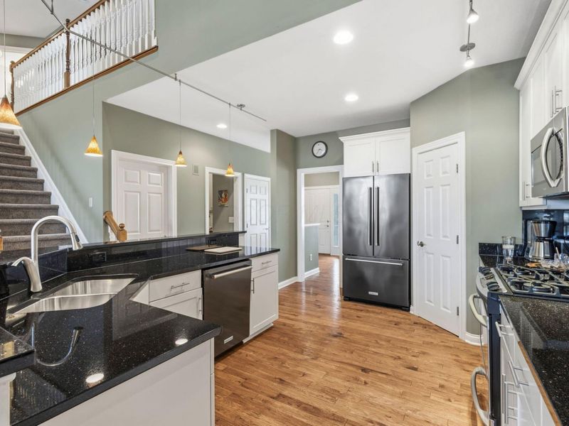 8033 Hillingdon Drive, Powell, OH 43065 Photo 8