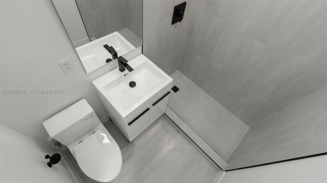 1735 NW 126th St, Miami, FL 33167 Photo