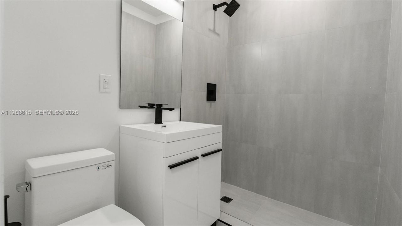 1735 NW 126th St, Miami, FL 33167 Photo