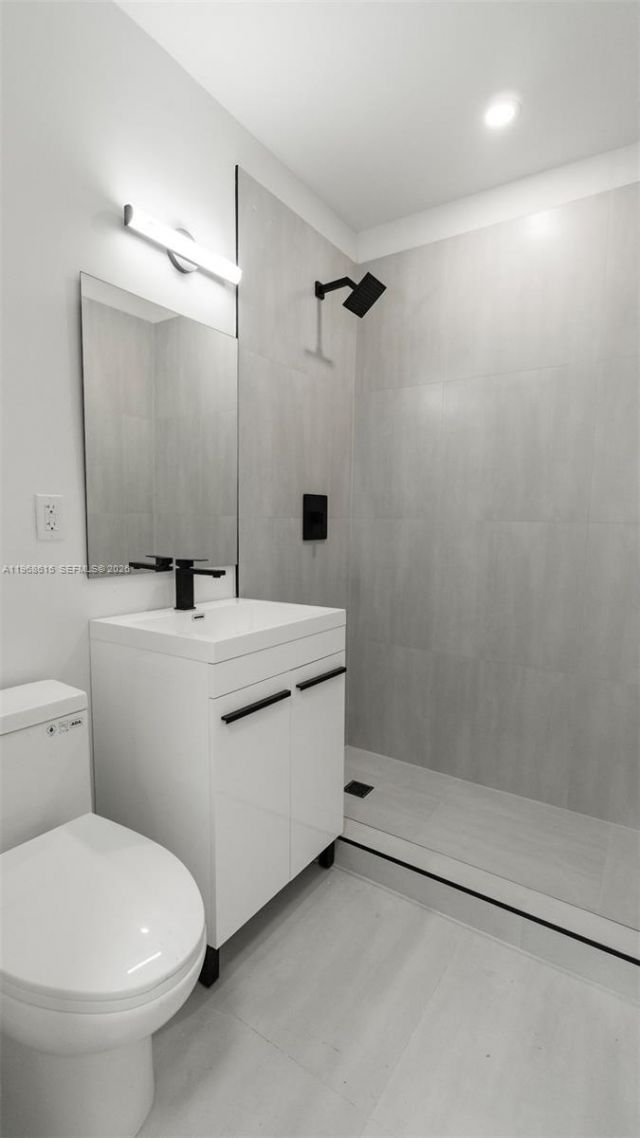 1735 NW 126th St, Miami, FL 33167 Photo