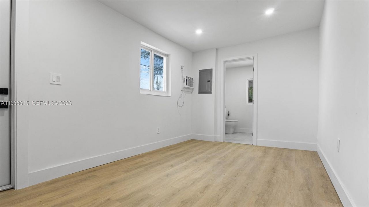 1735 NW 126th St, Miami, FL 33167 Photo