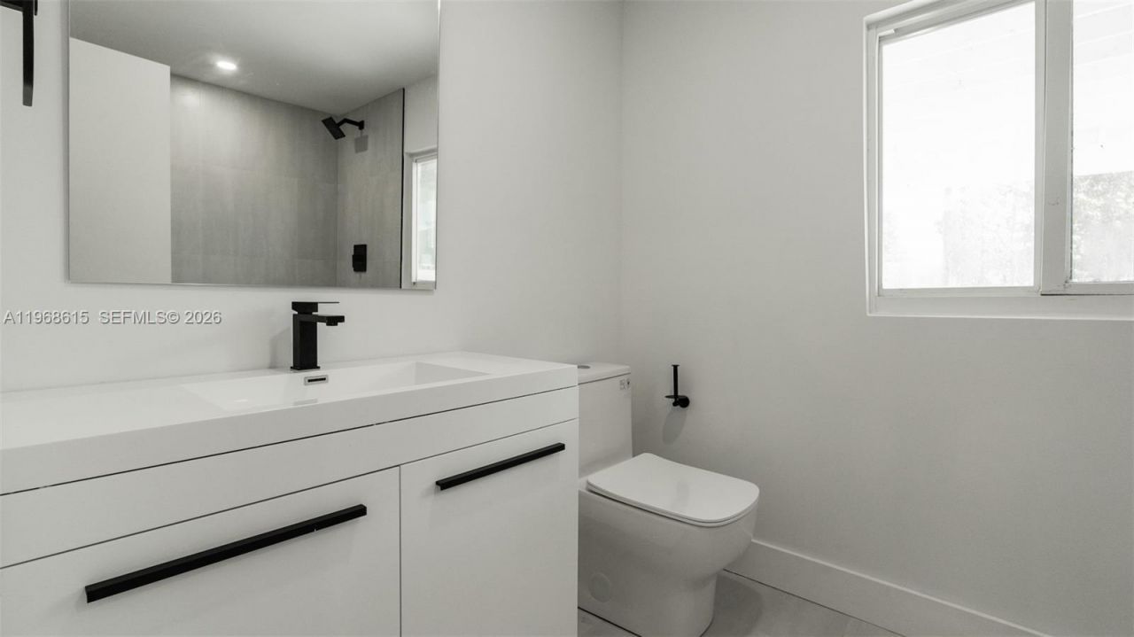 1735 NW 126th St, Miami, FL 33167 Photo