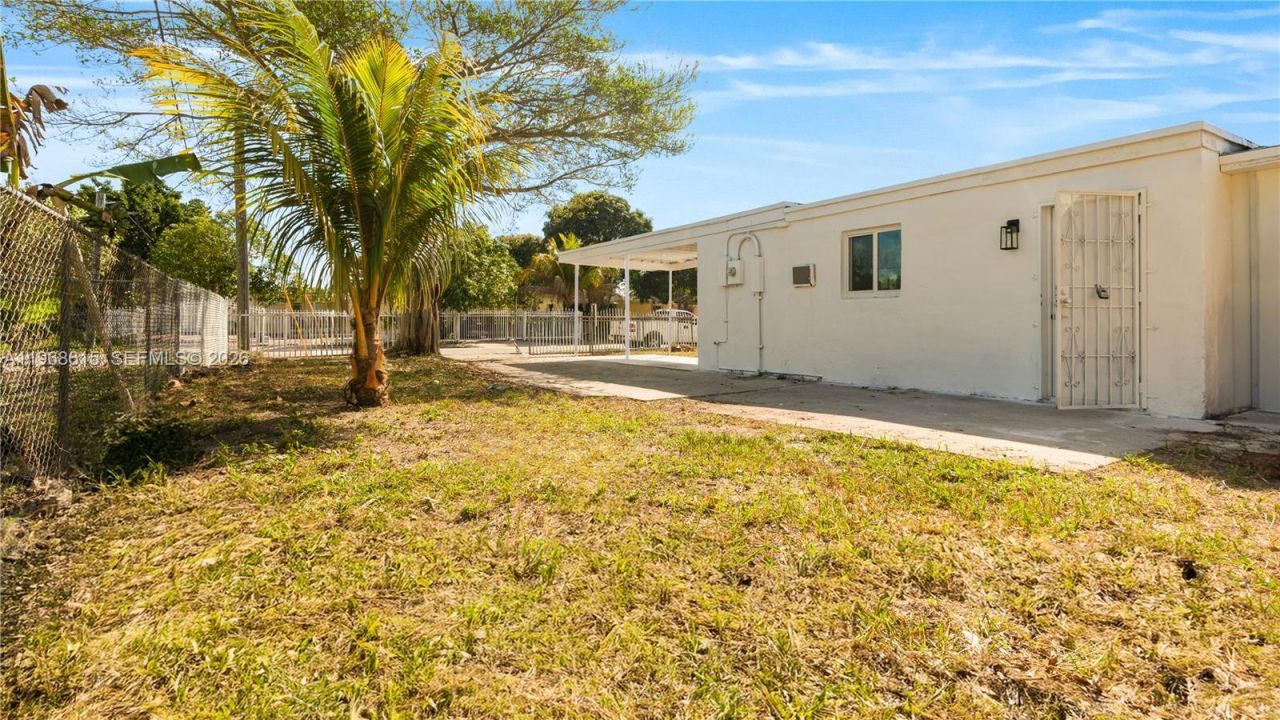 1735 NW 126th St, Miami, FL 33167 Photo