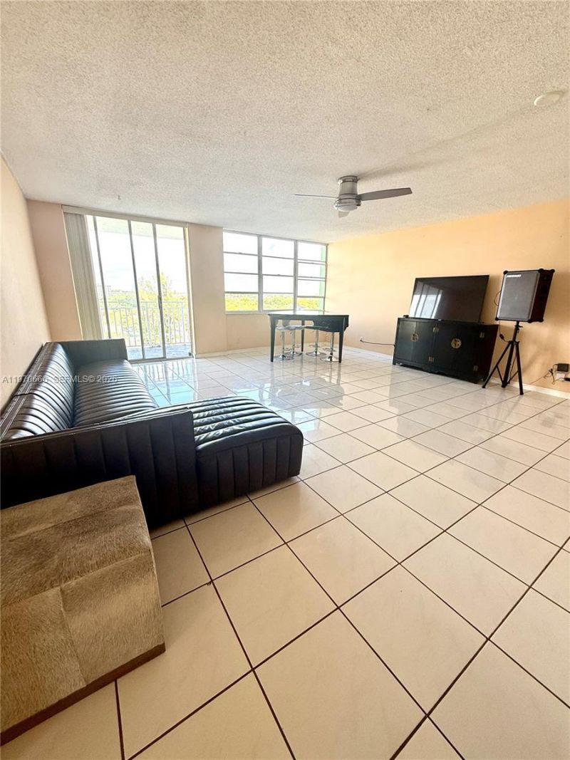 2150 Sans Souci Blvd, Unit B811, North Miami, FL 33181 Photo
