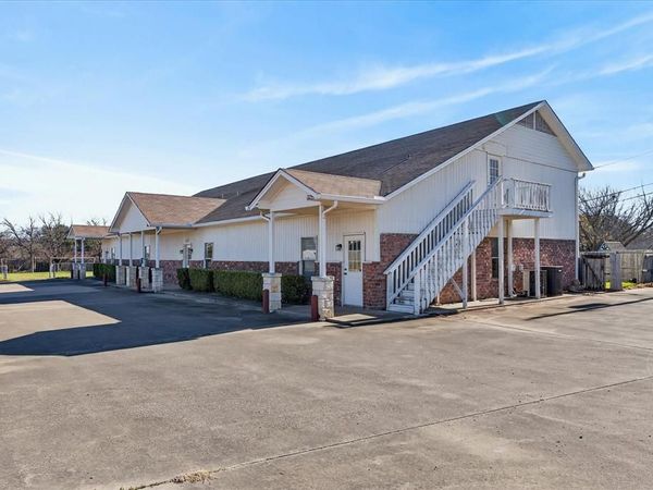 611 W Spring Valley Road, Hewitt, TX 76643