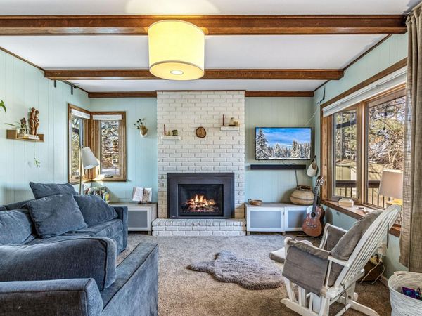 1205 Laurie Road W, Roseville, MN 55113