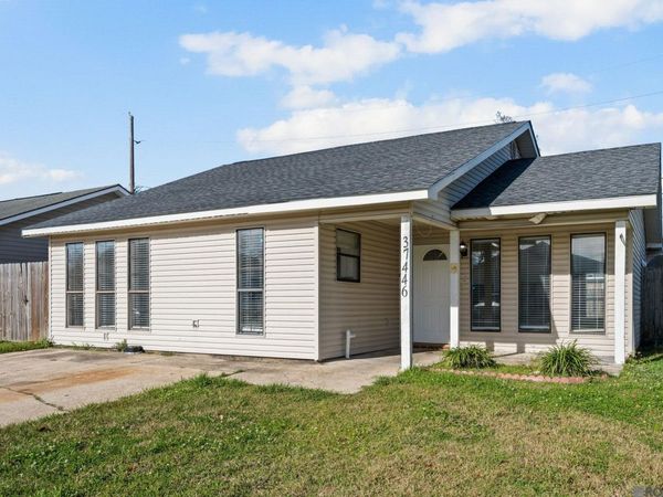37446 E Hillside Dr, Prairieville, LA 70769