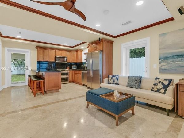 3655 SW 17th St , Miami, FL 33145