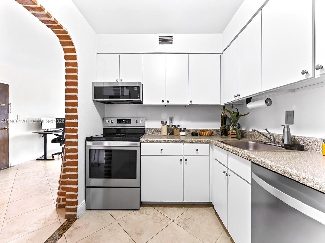 5020 NW 79th Ave, Unit 303, Doral, FL 33166 Photo