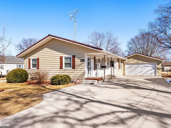 502 S 8th Avenue, Washington, IA 52353