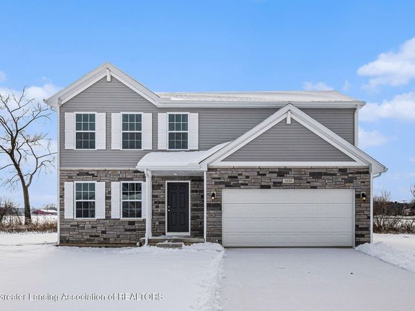 1015 Woodridge Drive, St. Johns, MI 48879