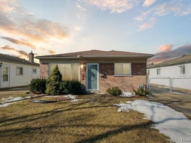 6491 N WAVERLY Street, Dearborn Heights, MI 48127