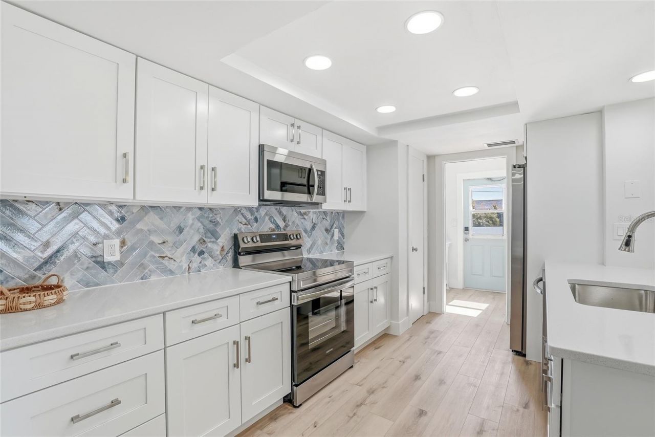 5708 Bayshore Drive, Seminole, FL 33772 Photo