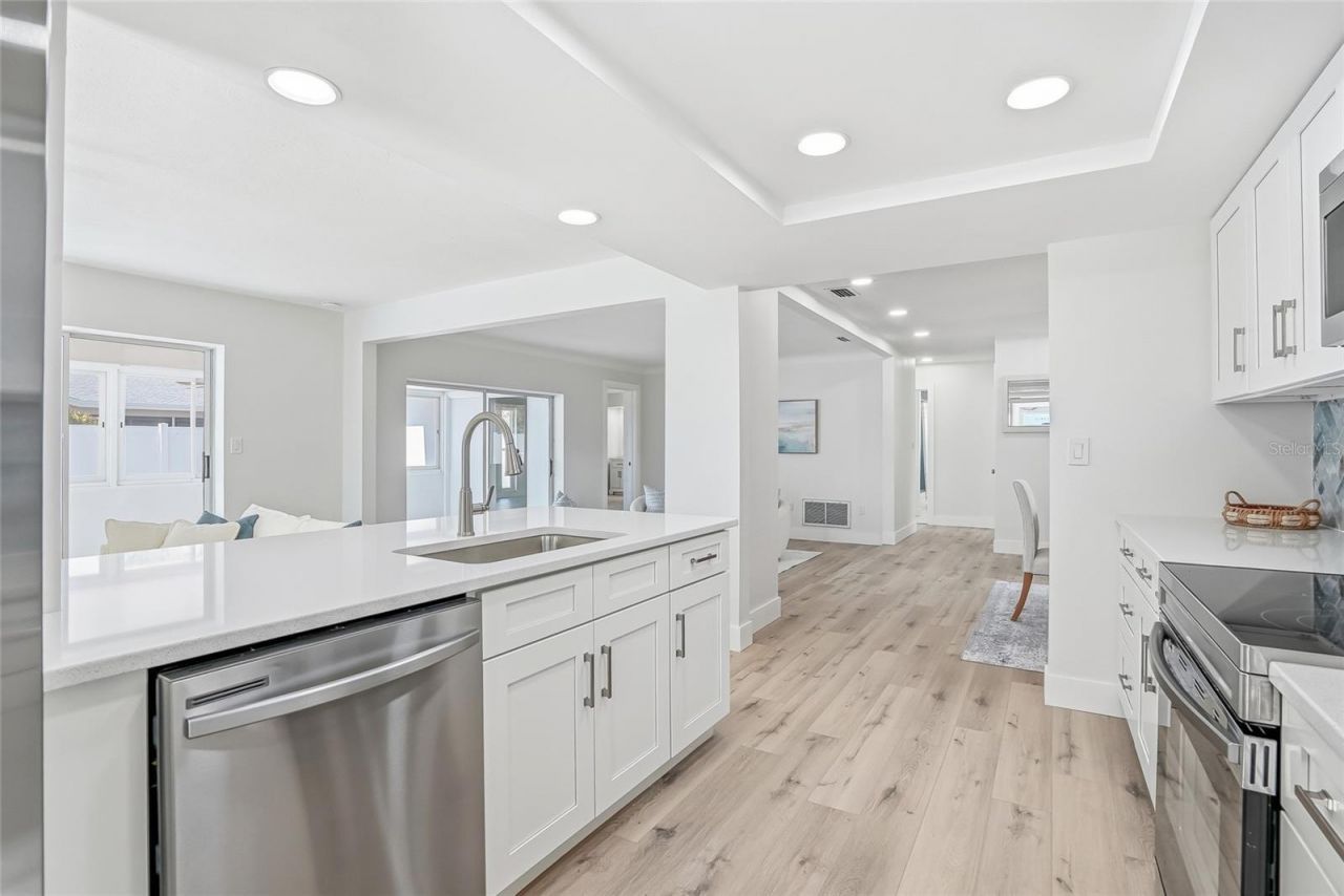 5708 Bayshore Drive, Seminole, FL 33772 Photo