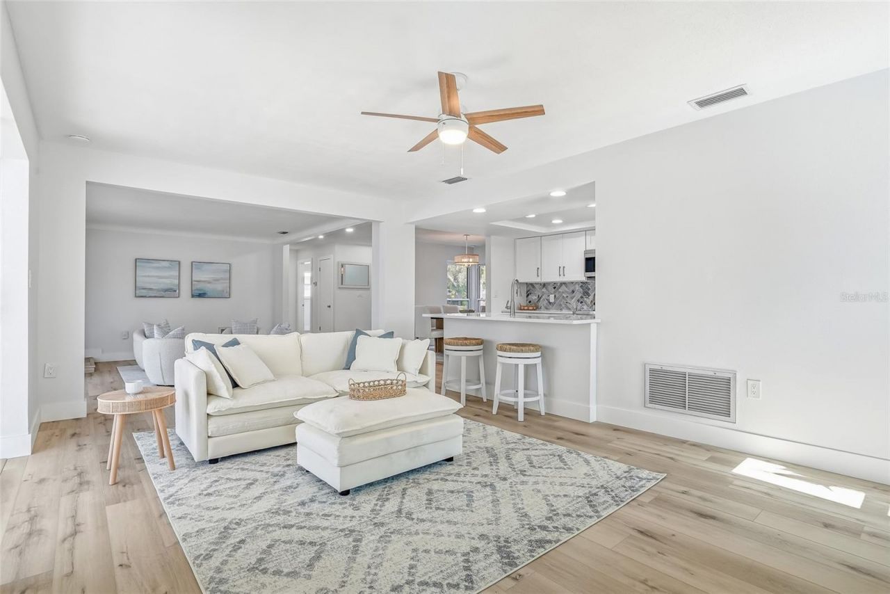 5708 Bayshore Drive, Seminole, FL 33772 Photo