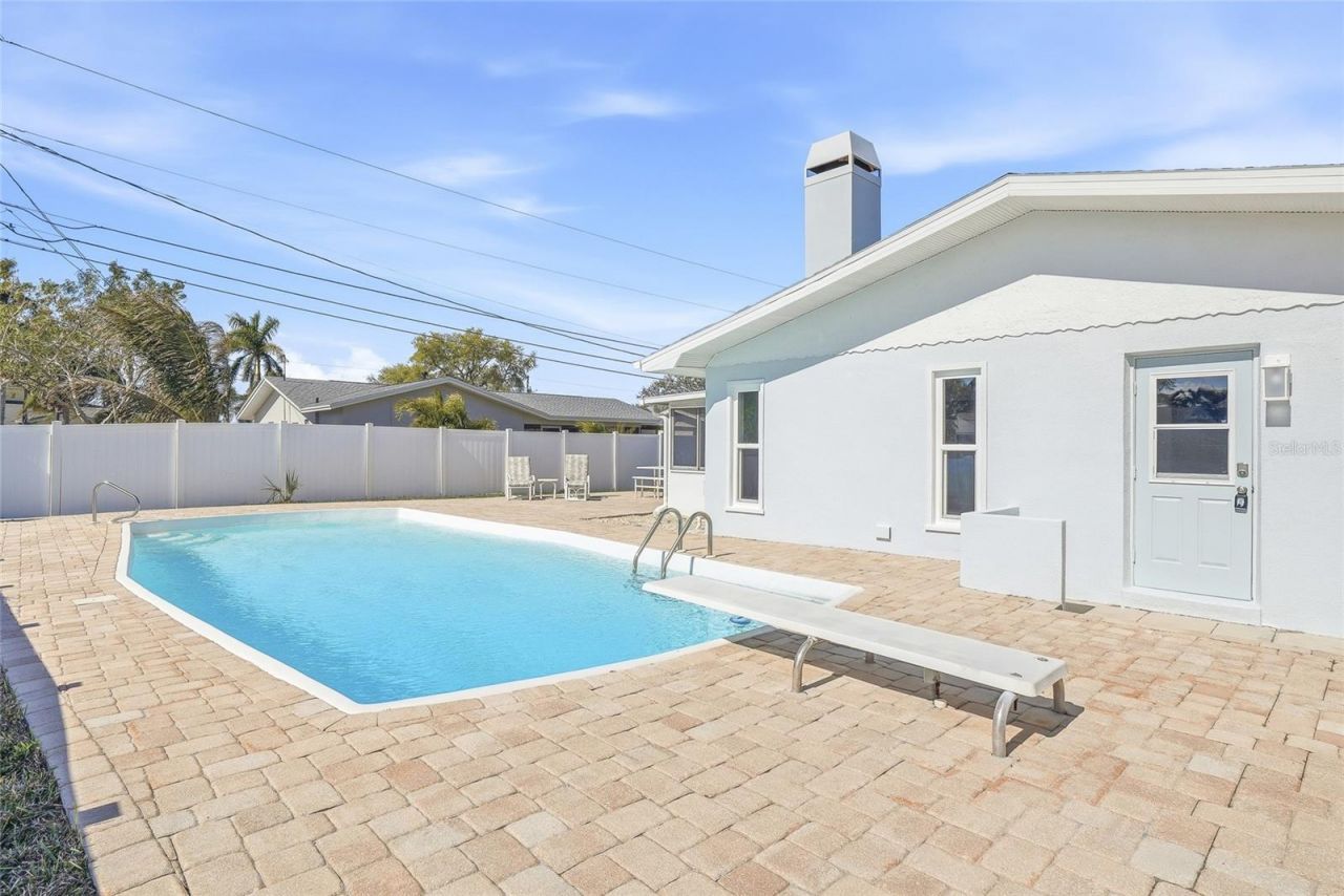 5708 Bayshore Drive, Seminole, FL 33772 Photo