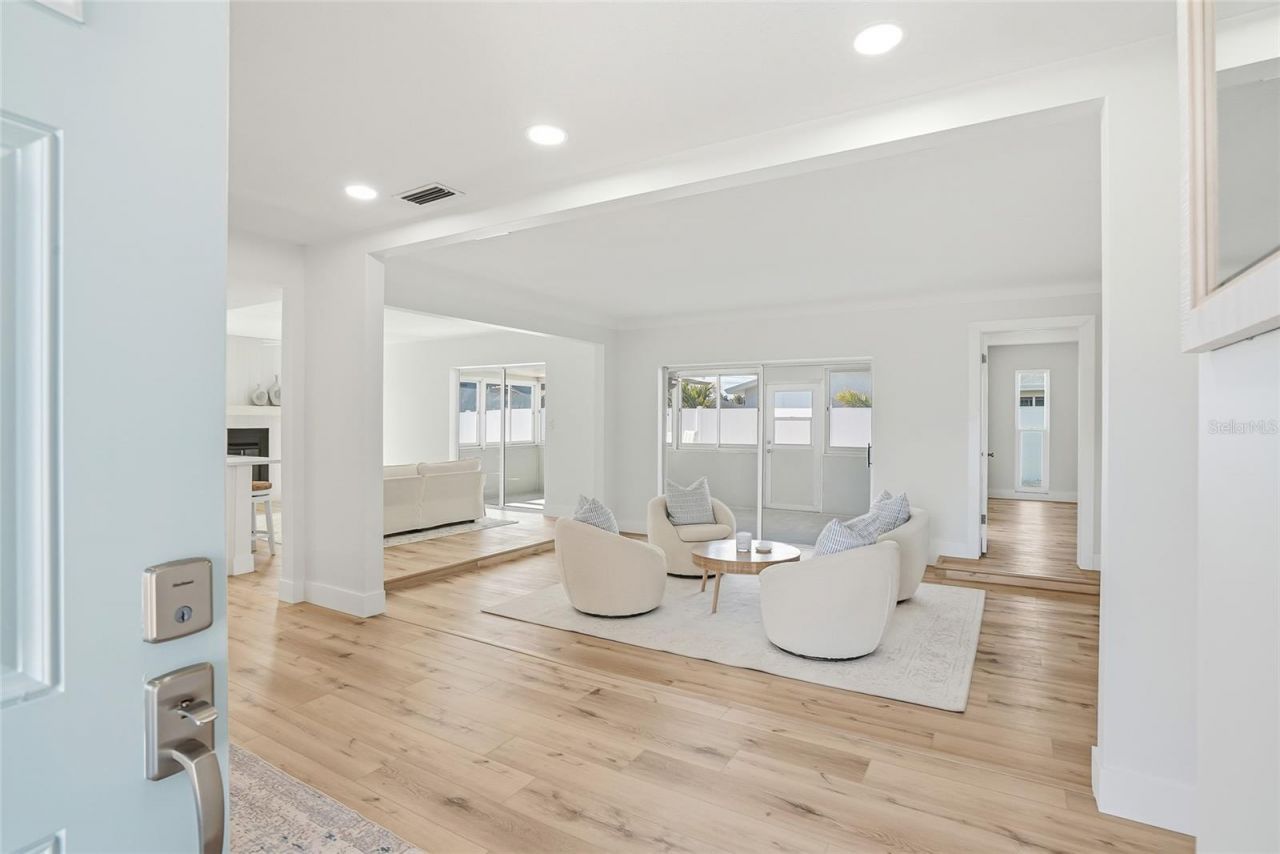 5708 Bayshore Drive, Seminole, FL 33772 Photo