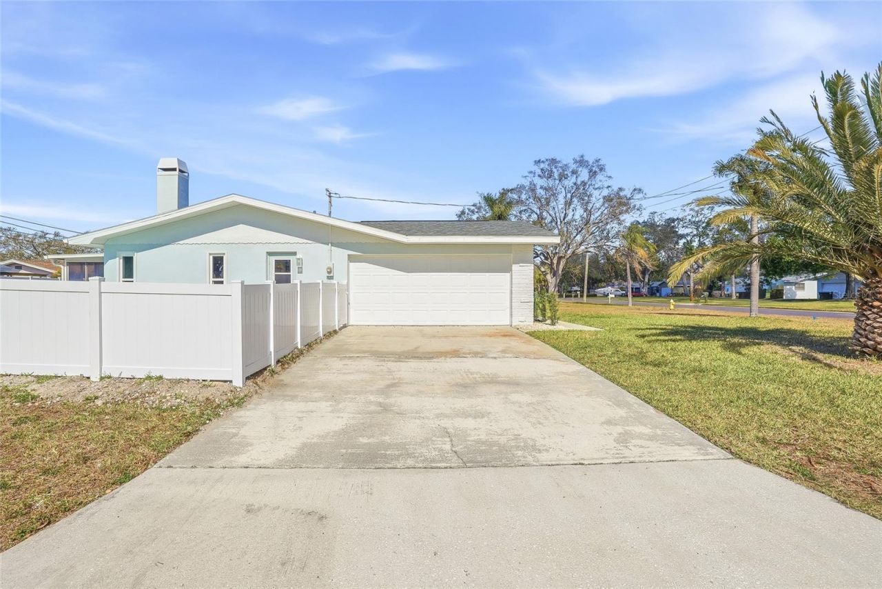 5708 Bayshore Drive, Seminole, FL 33772 Photo