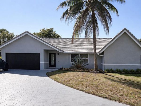 832 NW 108th Lane, Coral Springs, FL 33071