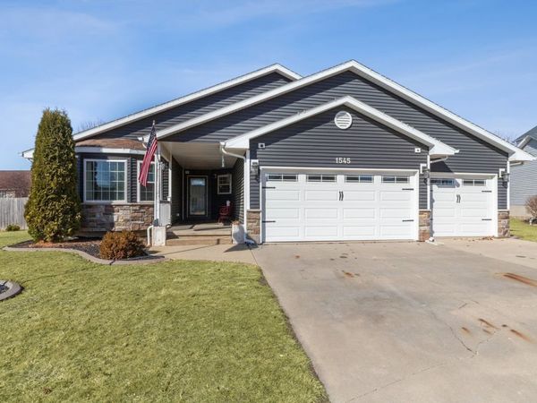 1545 Silver Valley Drive , Dewitt, IA 52742