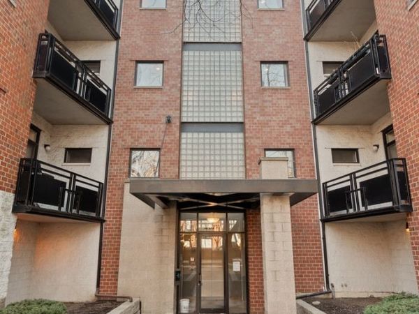 2317 W Wolfram Street , Unit 513, Chicago, IL 60618