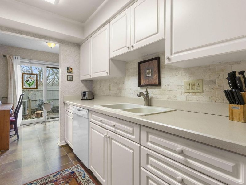 3172 Walden Ravines, Columbus, OH 43221 Photo 10