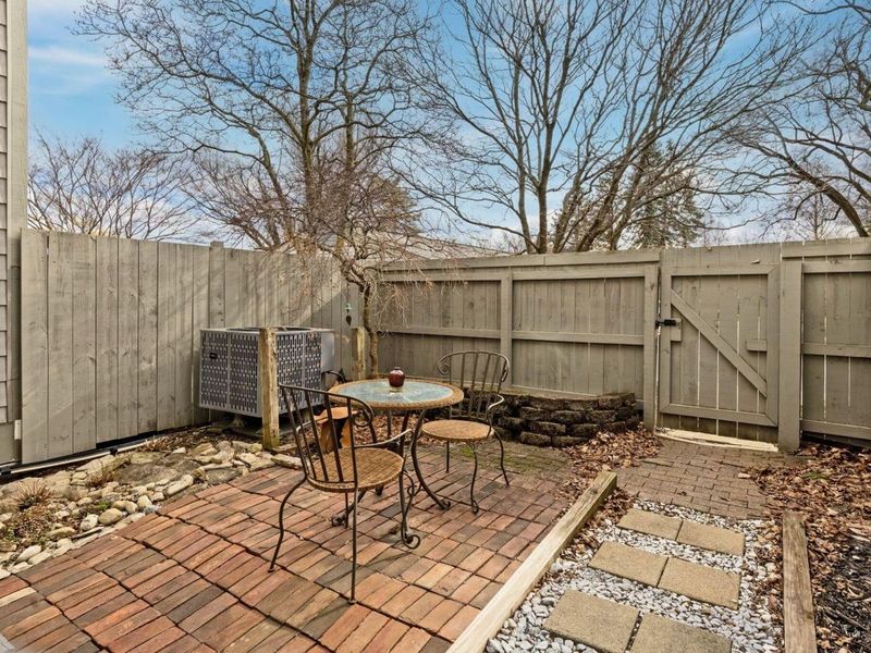 3172 Walden Ravines, Columbus, OH 43221 Photo 4