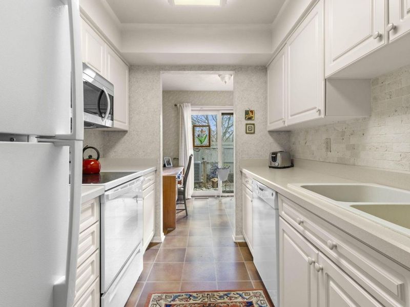 3172 Walden Ravines, Columbus, OH 43221 Photo 9