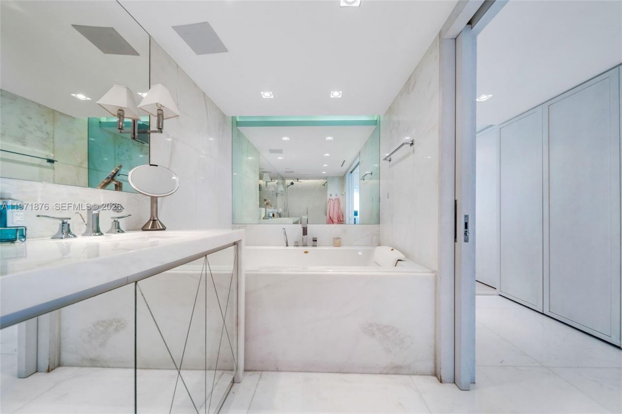 11 Island Ave , Unit 1511, Miami Beach, FL 33139 Photo