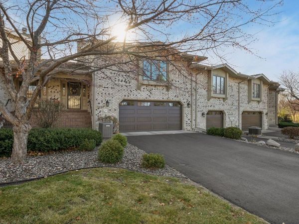 15135 38th Avenue N, Plymouth, MN 55446