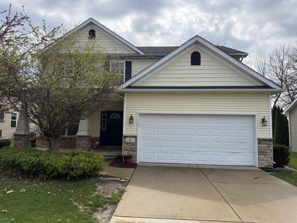 8 W Shakespeare Drive, Valparaiso, IN 46385