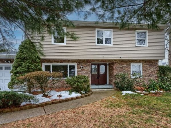 17 Clifford Dr, Wayne, NJ 07470