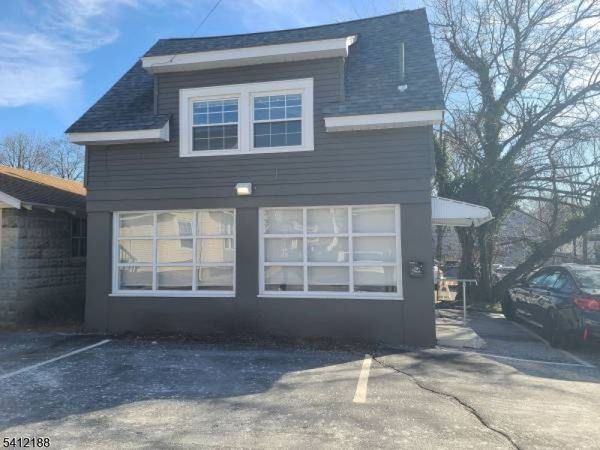 16 Smull Ave, Caldwell, NJ 07006