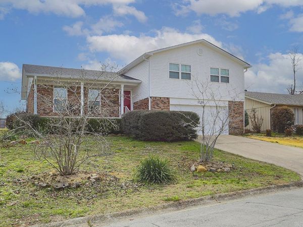 1121 Briar Creek, Little Rock, AR 72211