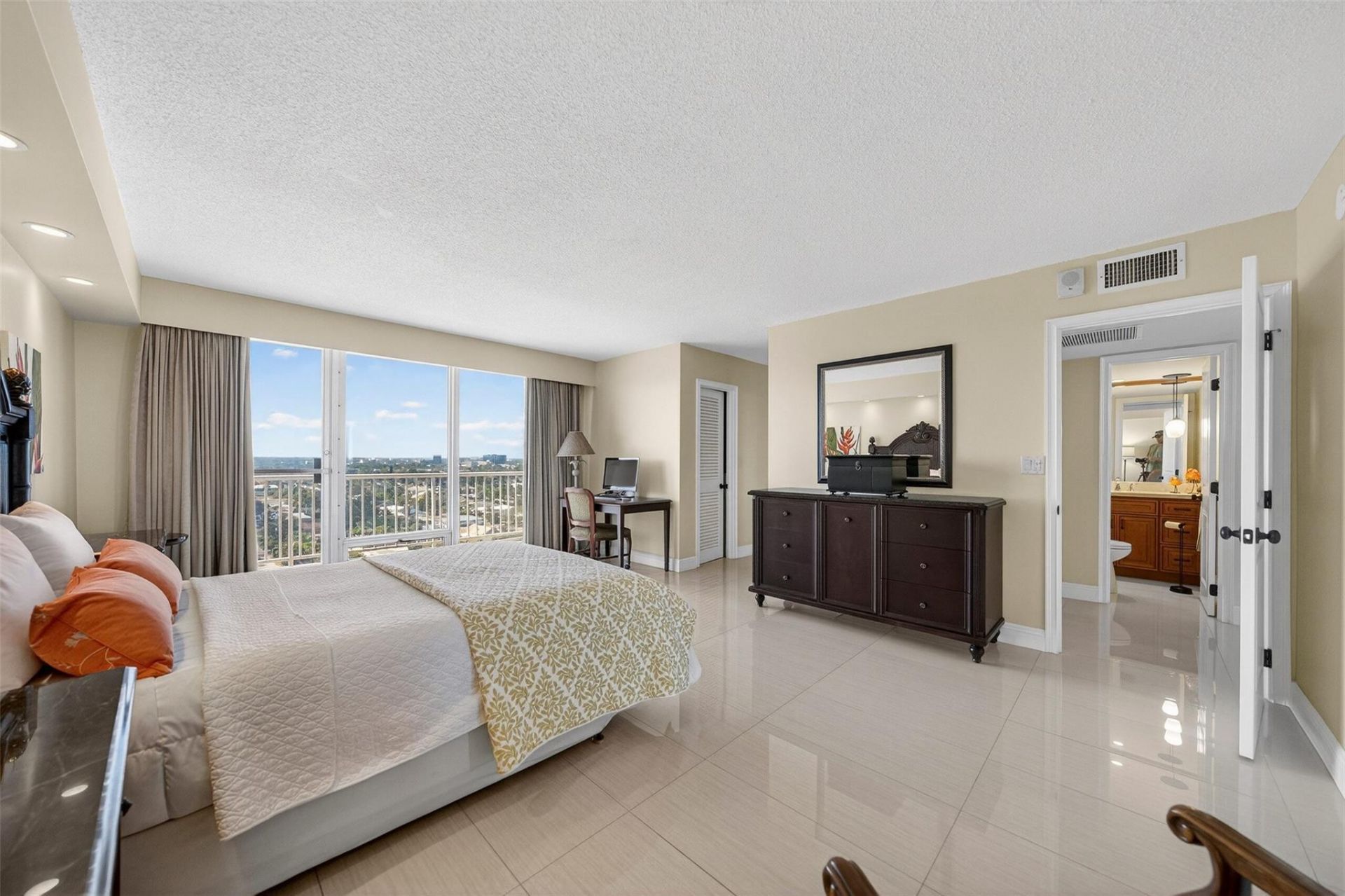 4300 N Ocean Boulevard, Unit 14E, Fort Lauderdale, FL 33308 Photo