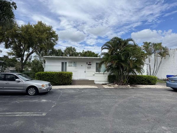 211 SW 2nd Court, Pompano Beach, FL 33060