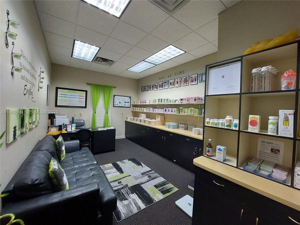 1000 N Hiatus Rd , Unit 104, Pembroke Pines, FL 33026