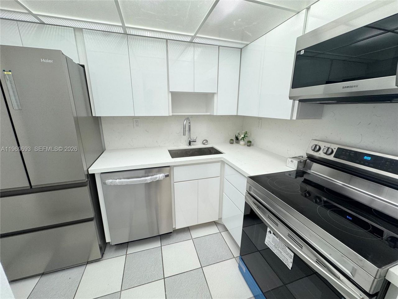 2899 Collins Ave , Unit 740, Miami Beach, FL 33140 Photo