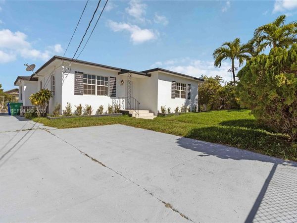 1721 NW 51st St , Miami, FL 33142