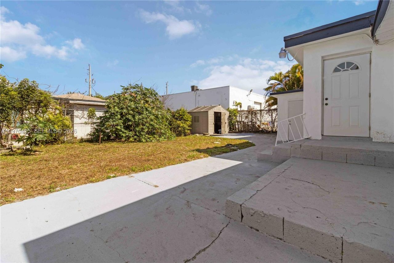 1721 NW 51st St , Miami, FL 33142 Photo