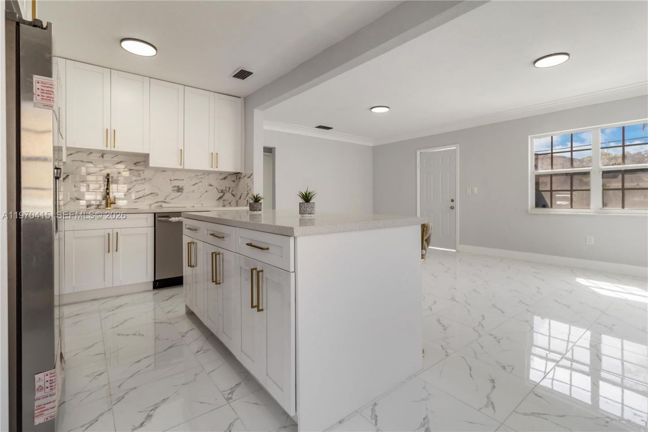 1721 NW 51st St , Miami, FL 33142 Photo