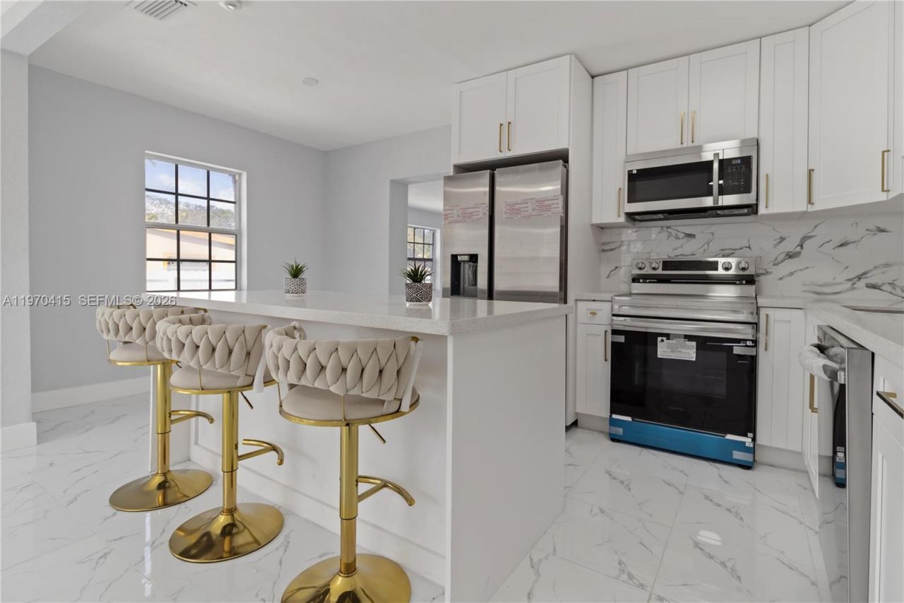 1721 NW 51st St , Miami, FL 33142 Photo